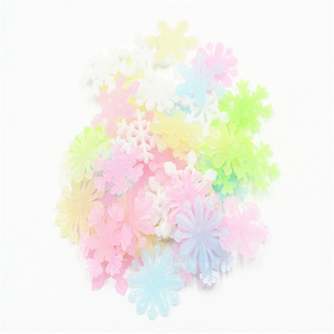 50PCS/Set New Year Snowflake Decorations for Home Luminous Wall Sticker Child Room Snowflakes Glowing In The Dark Decal Winter